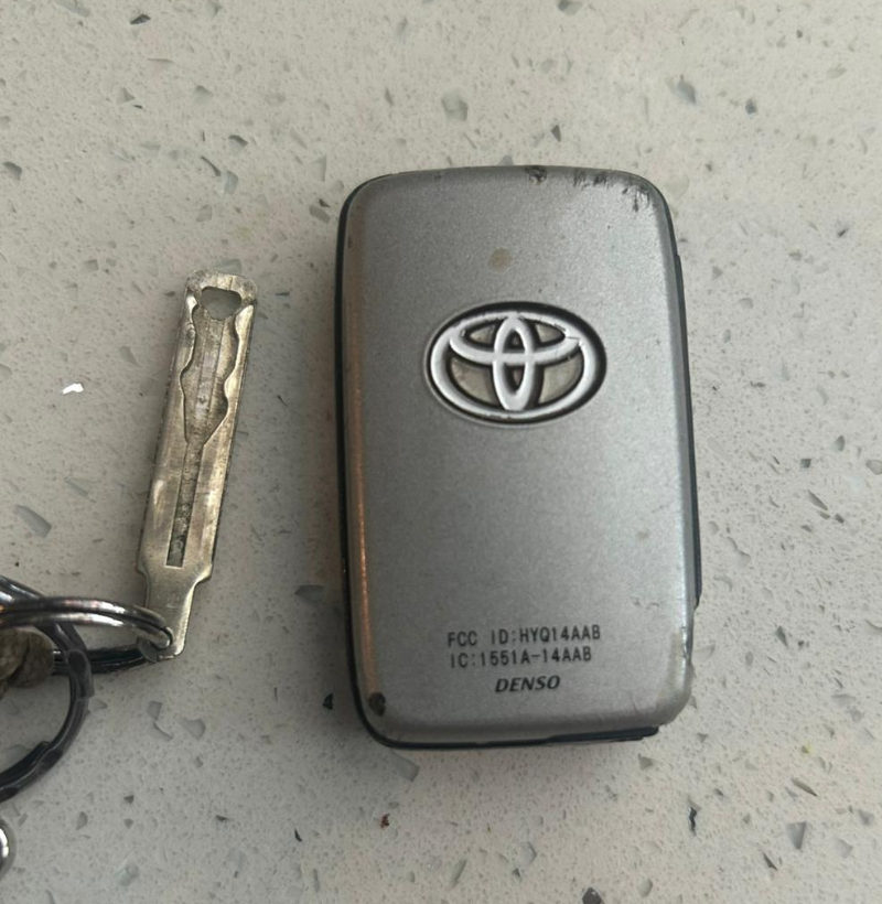 Smart key Toyota gris logo Toyota con llave emergencia integrada