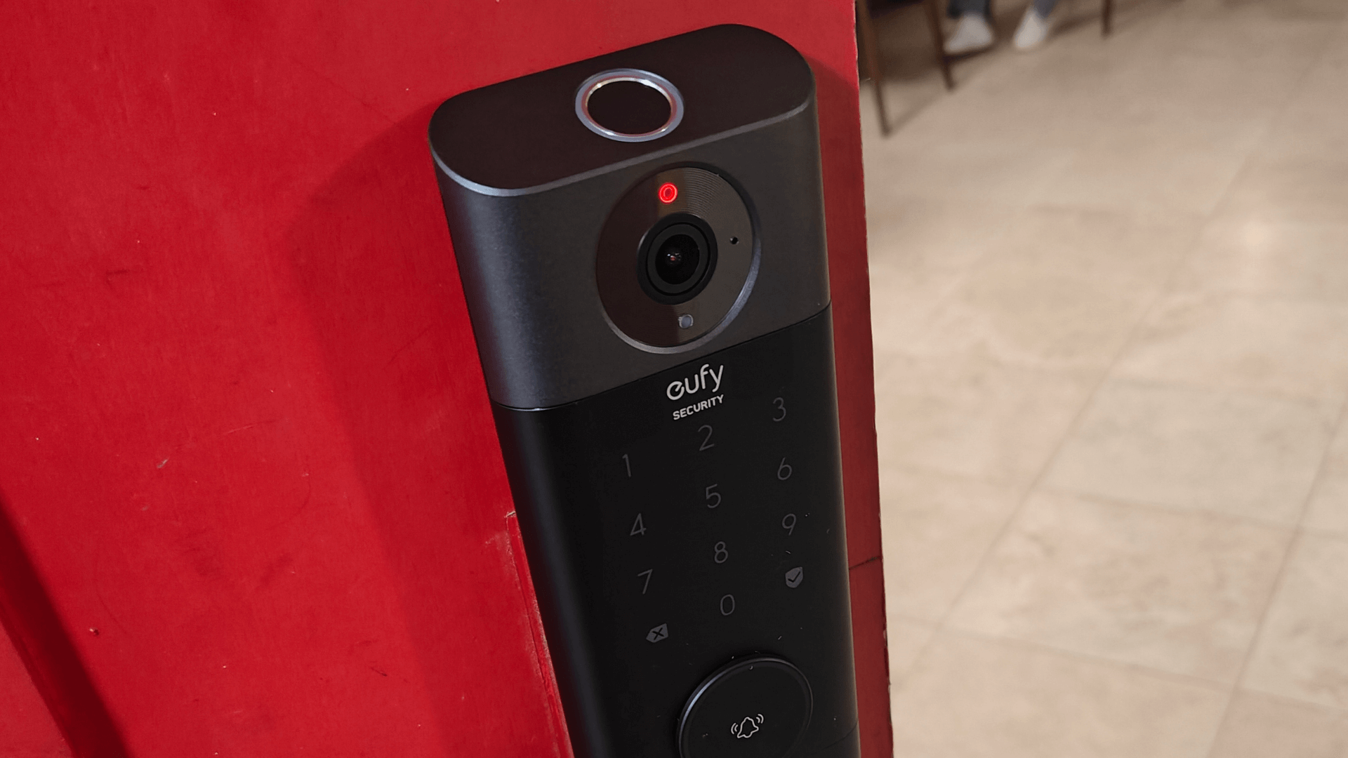 Smart lock puerto rico eufy S330 instalado en puerta residencial