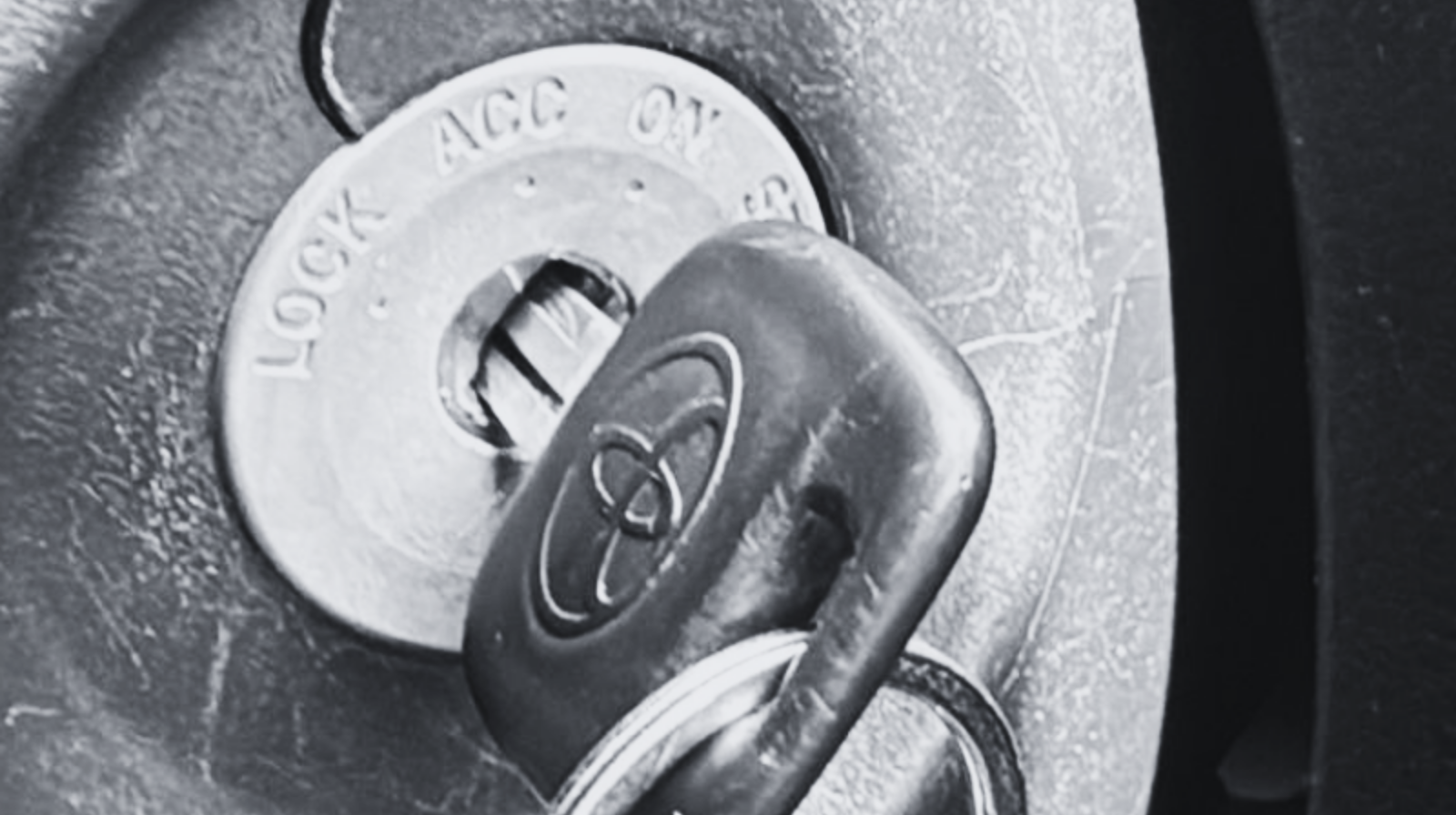 Mecanismo de encendido Toyota con posiciones LOCK ACC ON en columna de direccion